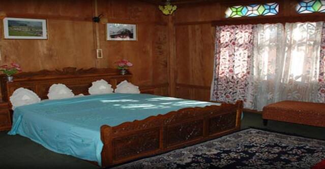 Houseboat Raj Mahal, Srinagar 1